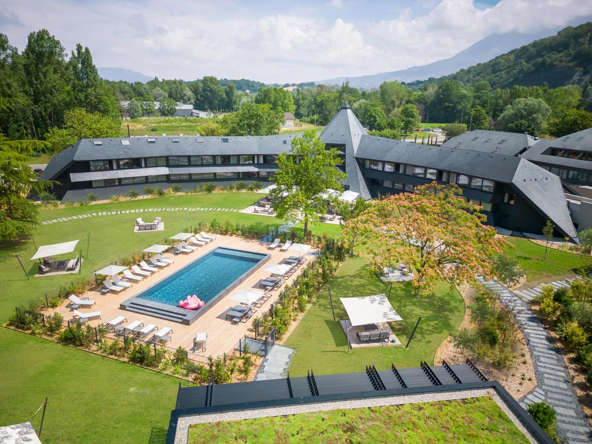 Miura Hotel Voglans ภายนอก รูปภาพ