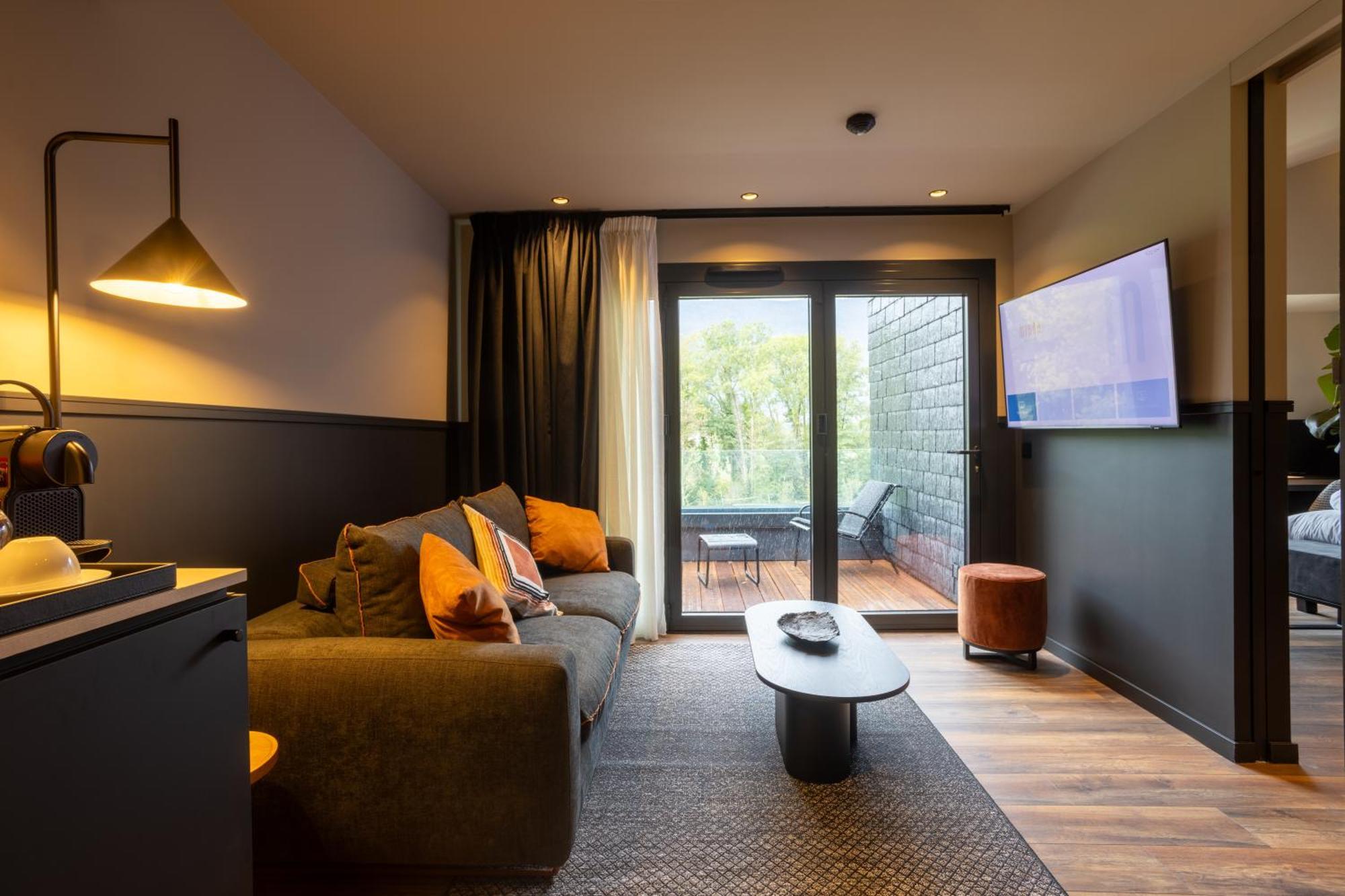 Miura Hotel Voglans ภายนอก รูปภาพ