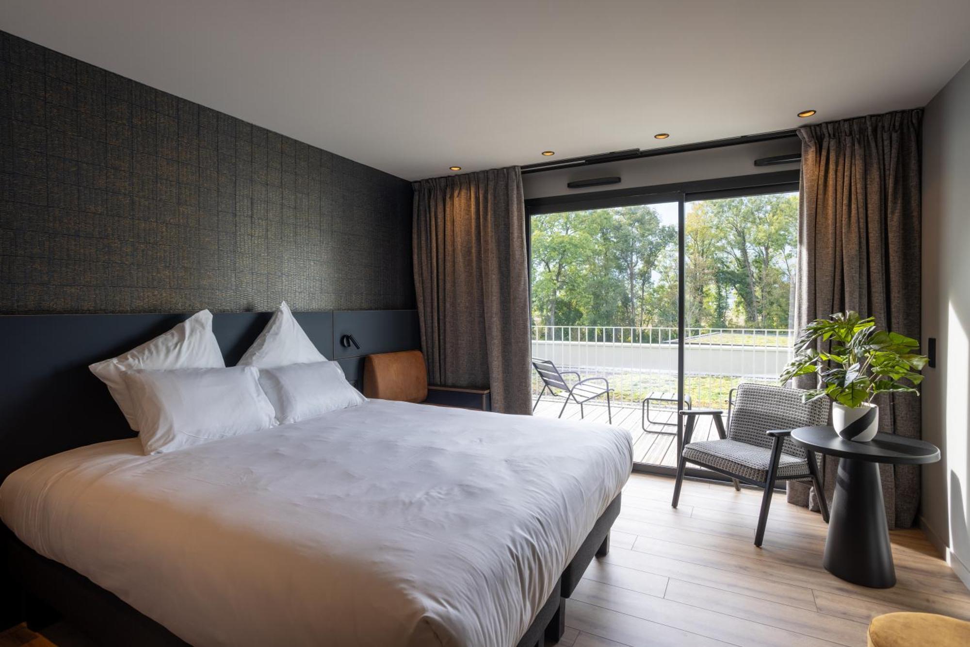 Miura Hotel Voglans ภายนอก รูปภาพ